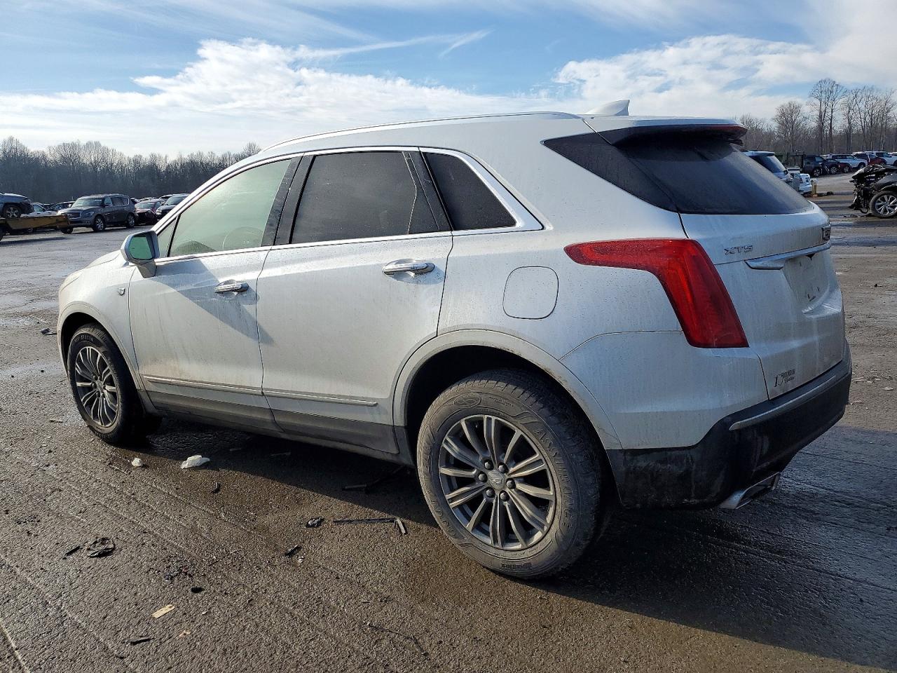 2017 CADILLAC XT5 LUXURY photo 2