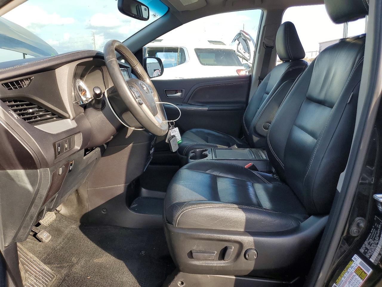 2015 TOYOTA SIENNA SPORT photo 7