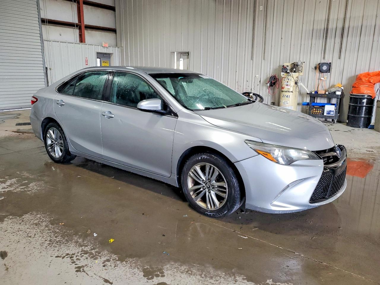 2016 TOYOTA CAMRY LE photo 4