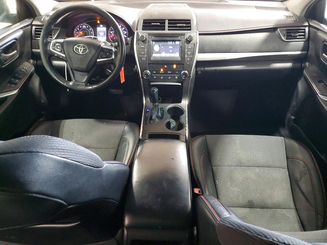 2016 TOYOTA CAMRY LE photo 8