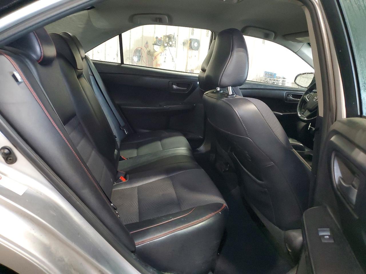 2016 TOYOTA CAMRY LE photo 10