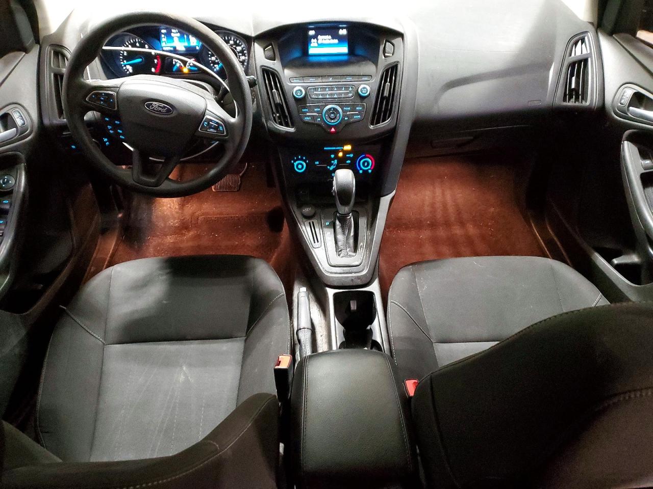 2018 FORD FOCUS SE photo 8