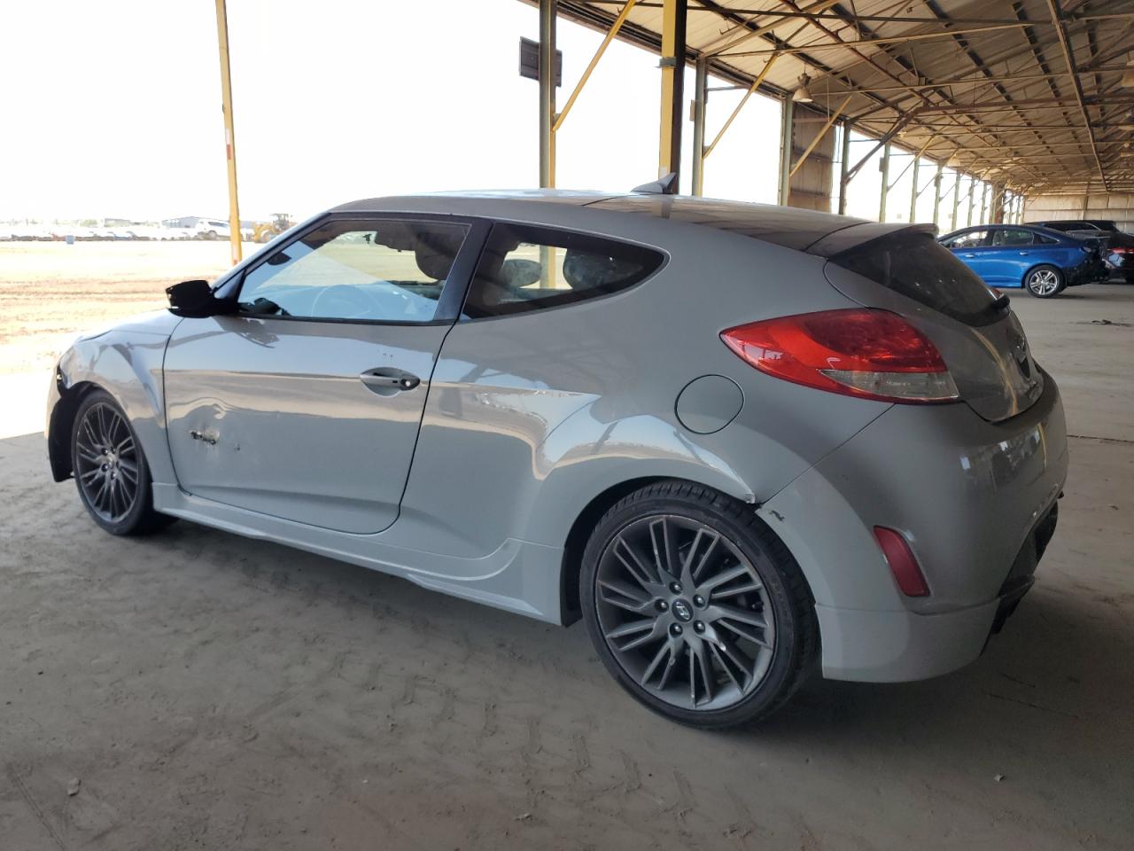 2013 HYUNDAI VELOSTER photo 2