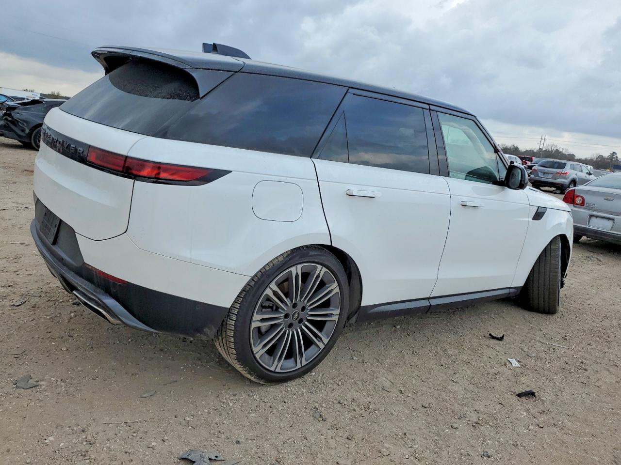 2024 LAND ROVER RANGE ROVER SPORT SE photo 3