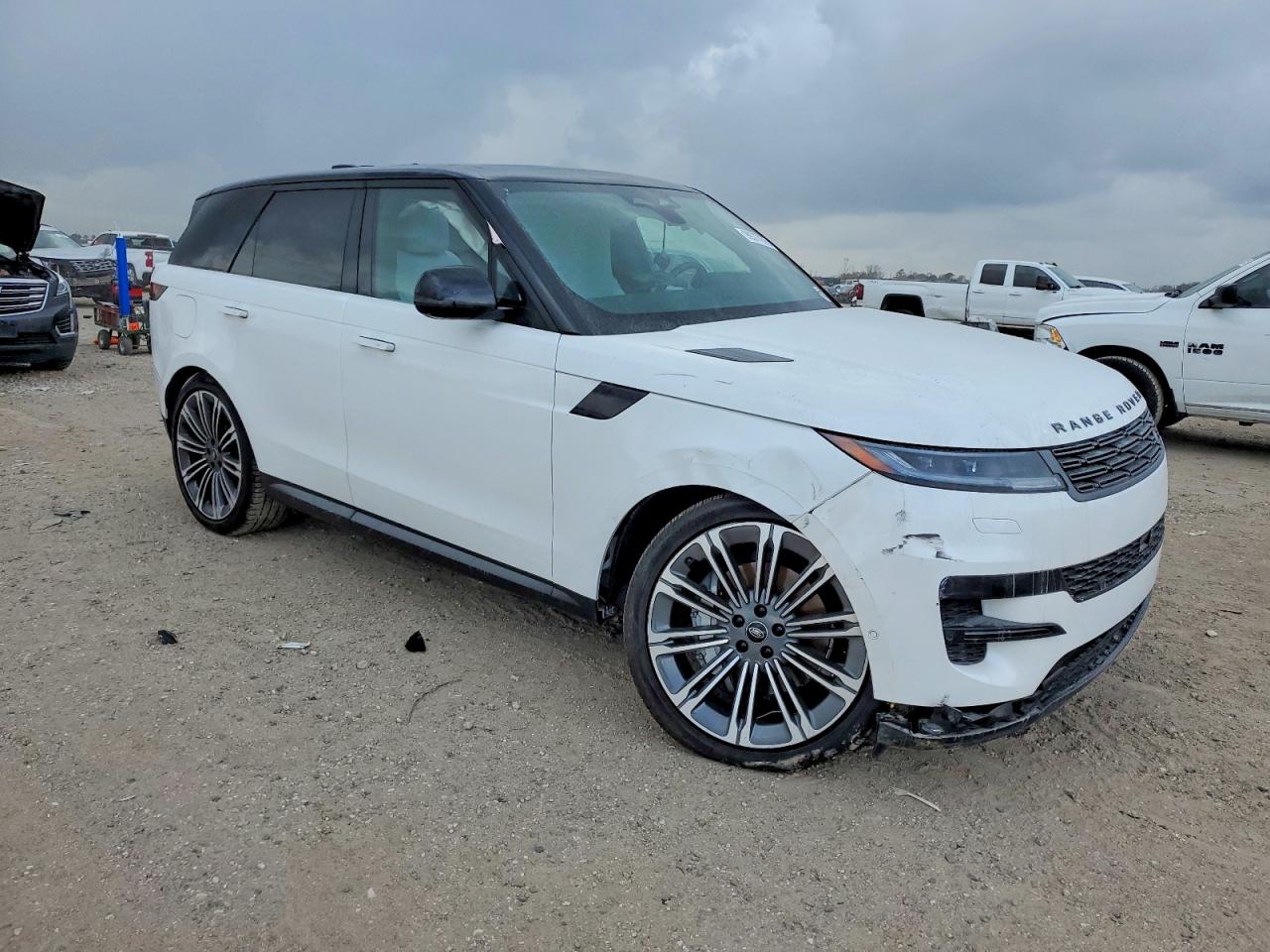 2024 LAND ROVER RANGE ROVER SPORT SE photo 4