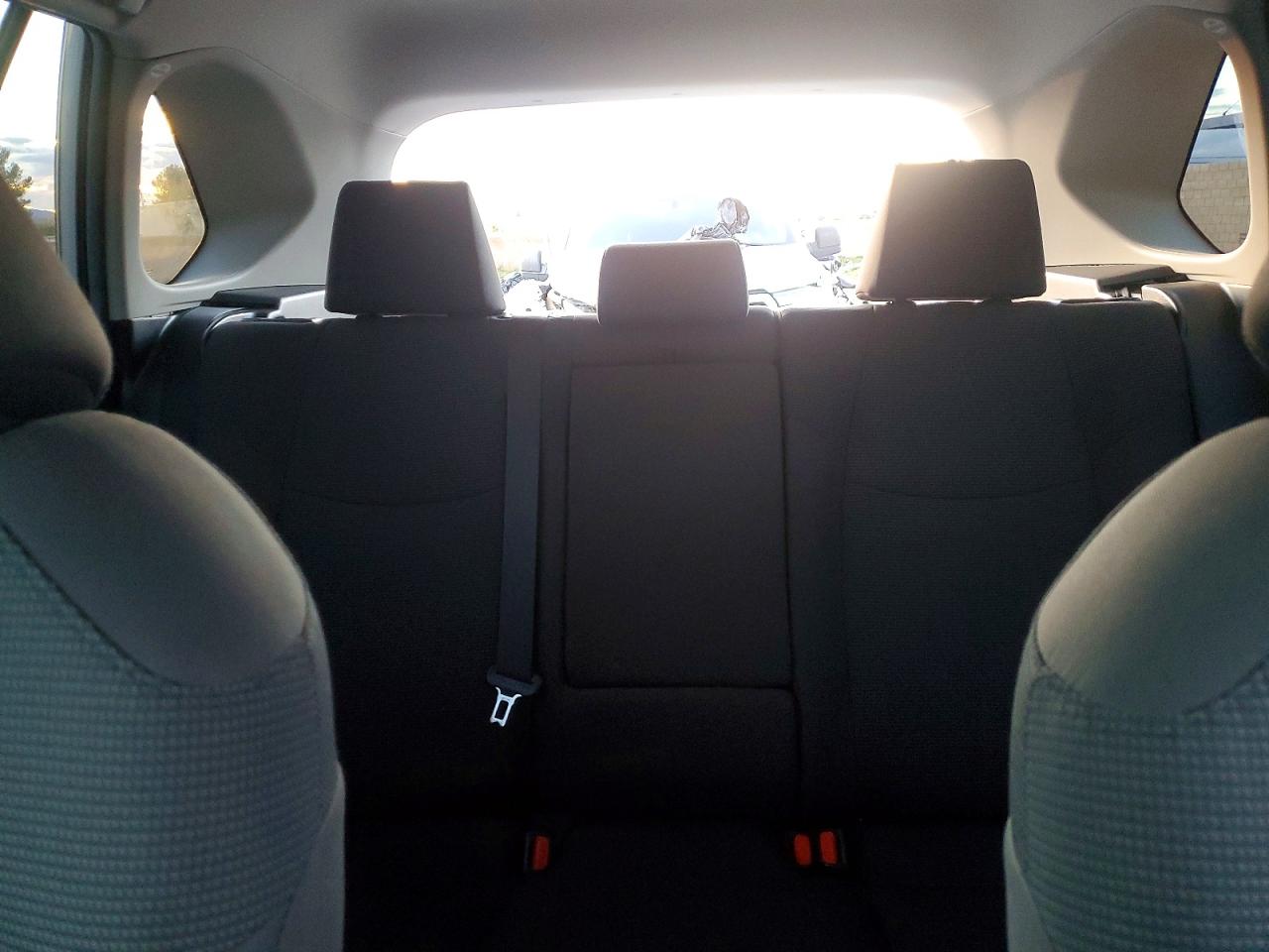 2021 TOYOTA RAV4 LE photo 10