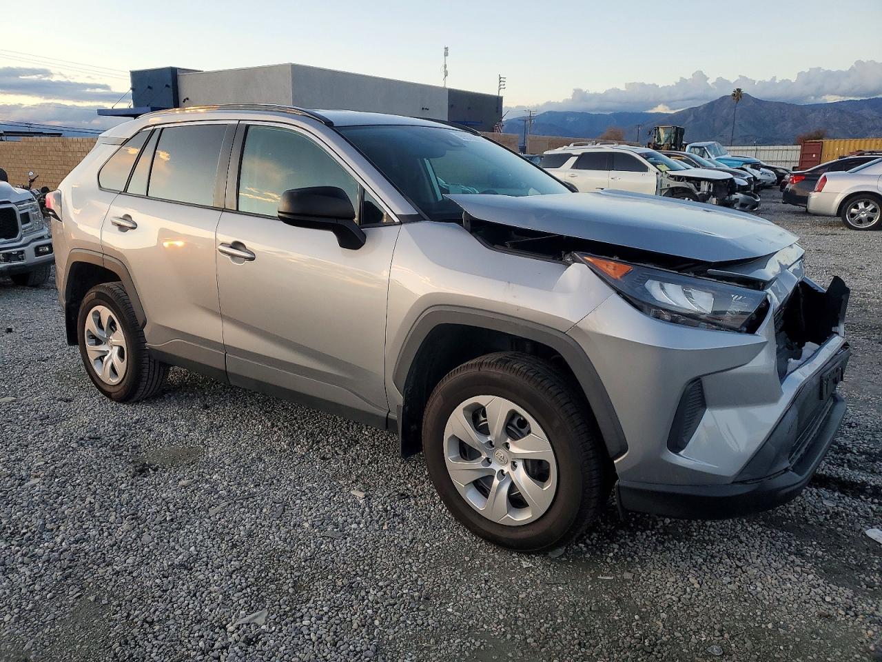 2021 TOYOTA RAV4 LE photo 4