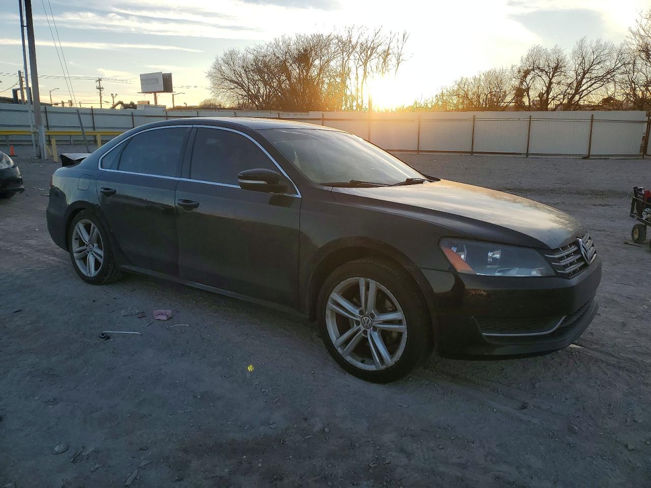 2014 VOLKSWAGEN PASSAT SE photo 4