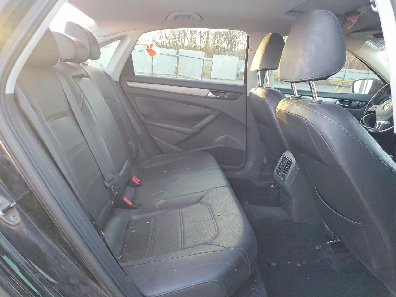 2014 VOLKSWAGEN PASSAT SE photo 10