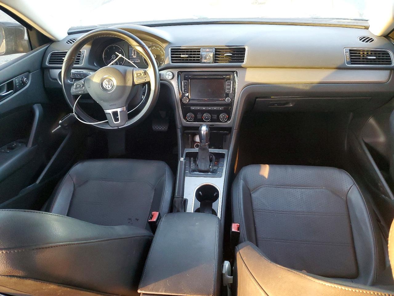 2014 VOLKSWAGEN PASSAT SE photo 8