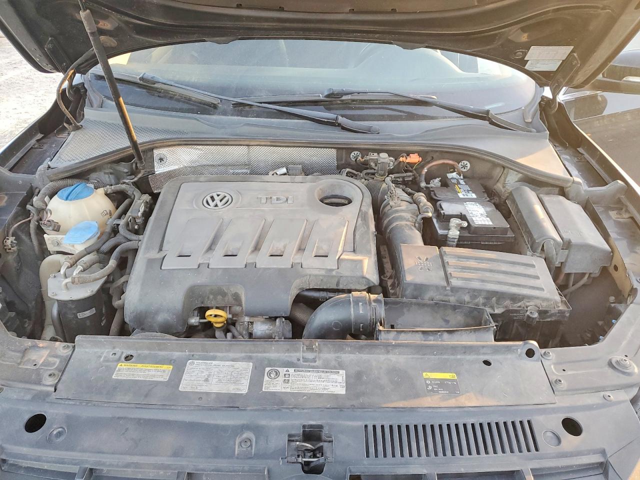2014 VOLKSWAGEN PASSAT SE photo 11
