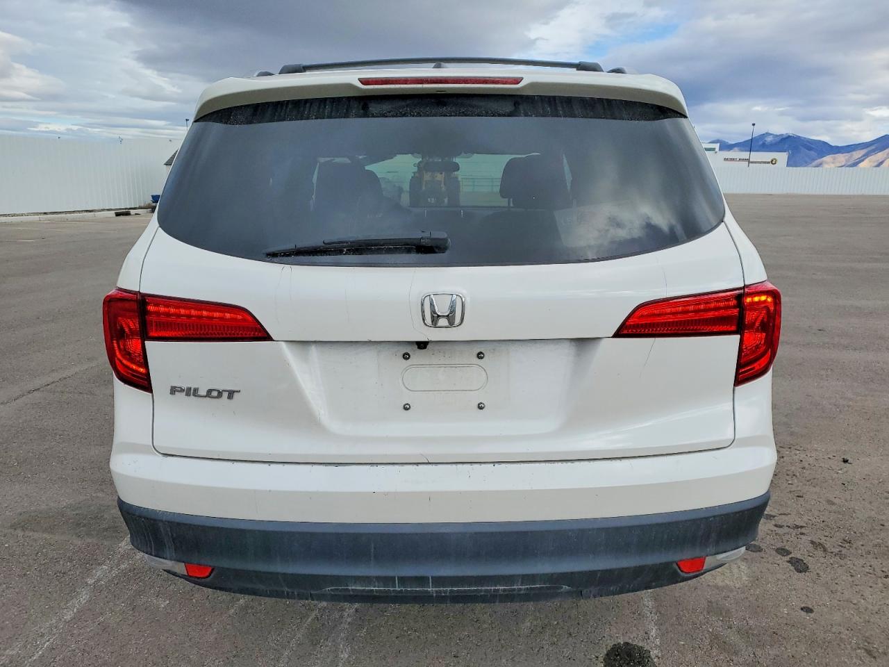 2016 HONDA PILOT EX photo 11