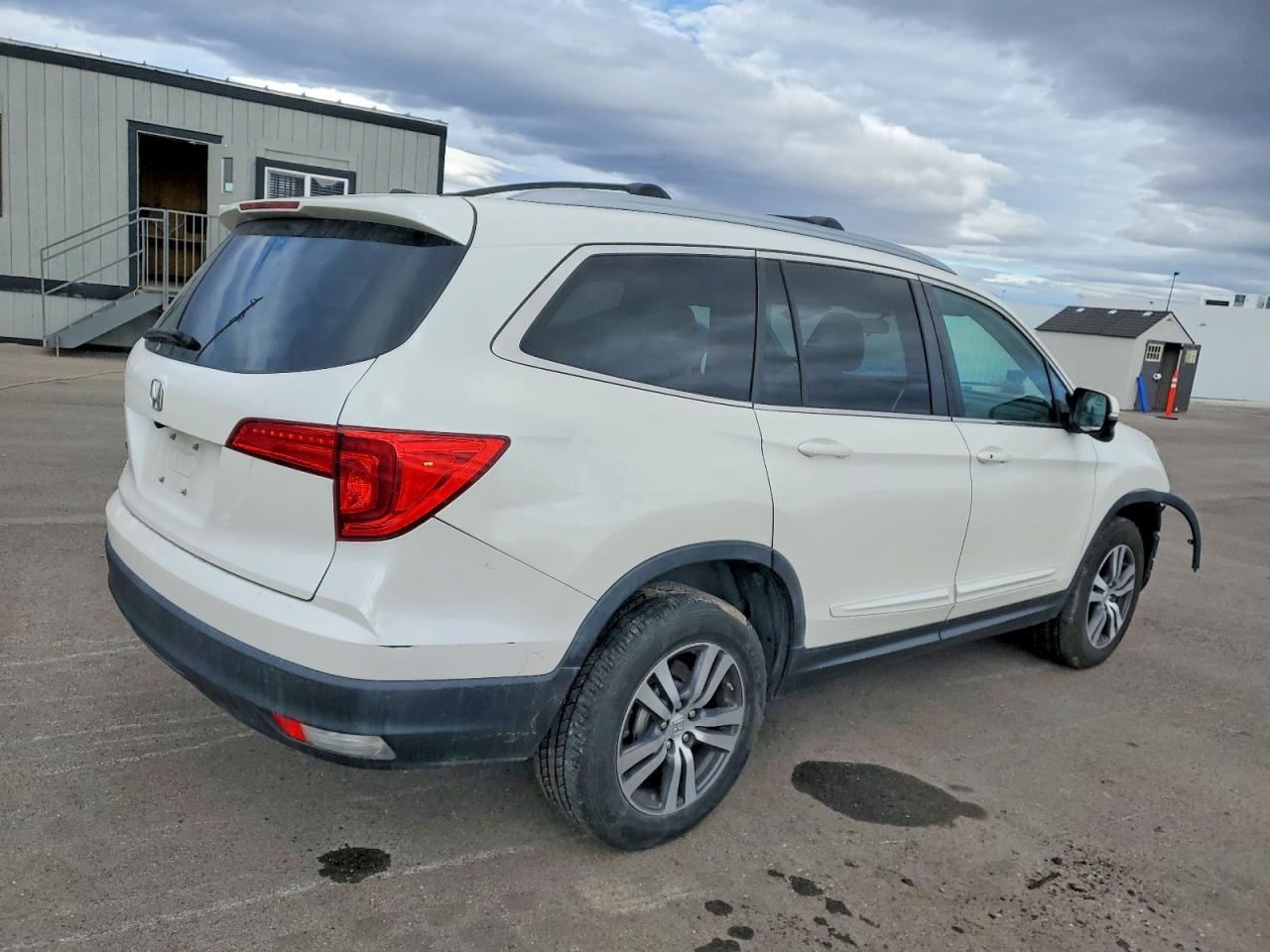2016 HONDA PILOT EX photo 5