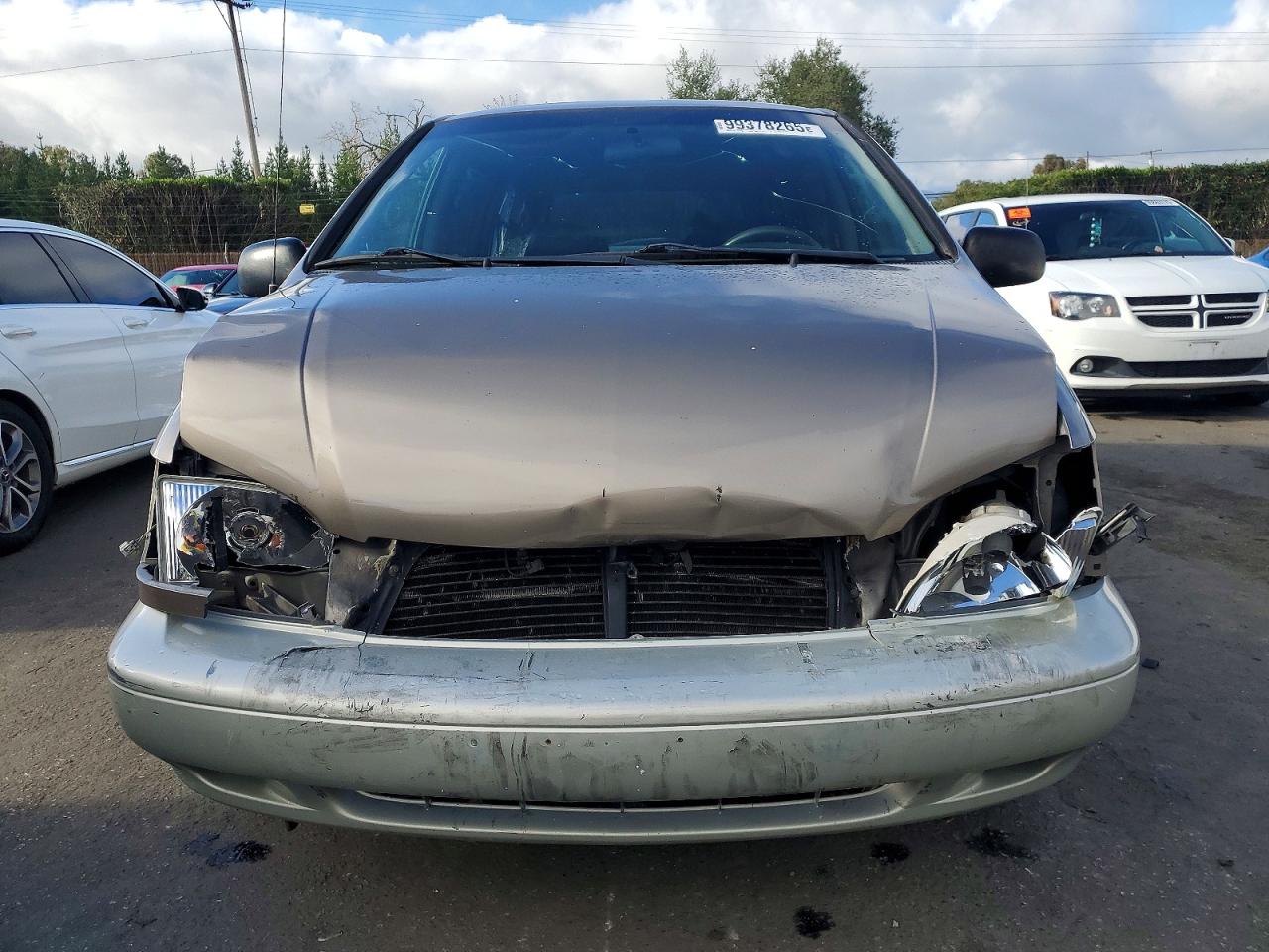 1999 TOYOTA SIENNA LE photo 9