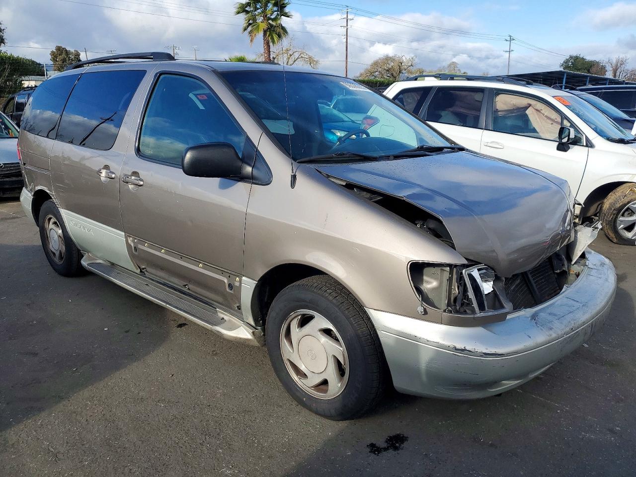 1999 TOYOTA SIENNA LE photo 7