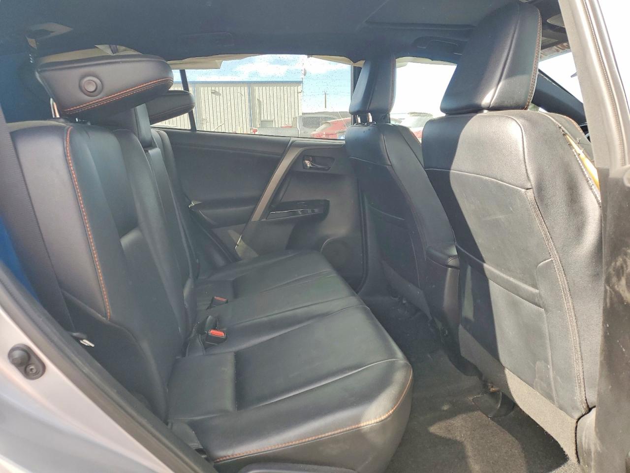2016 TOYOTA RAV4 SE photo 11