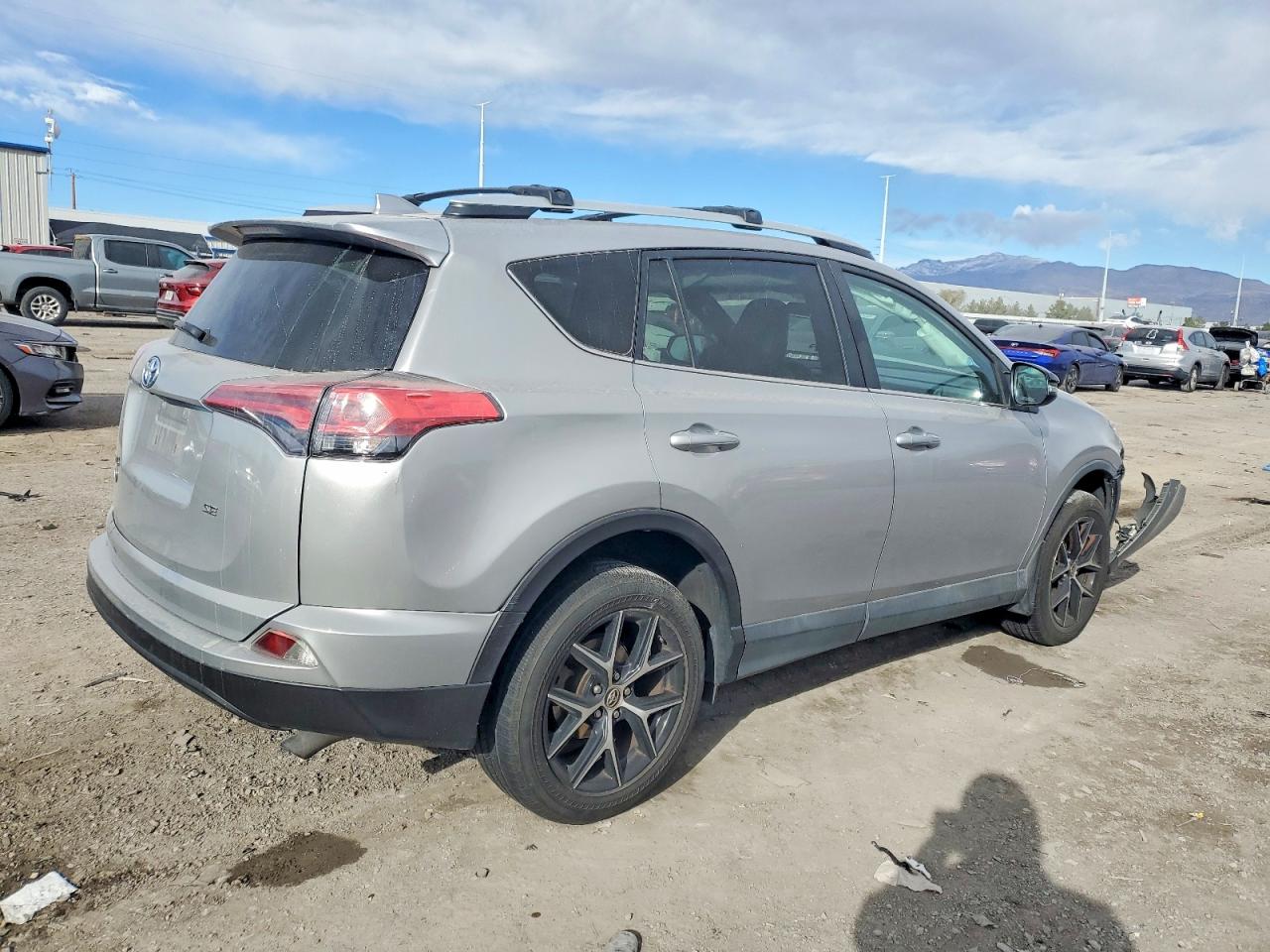2016 TOYOTA RAV4 SE photo 3