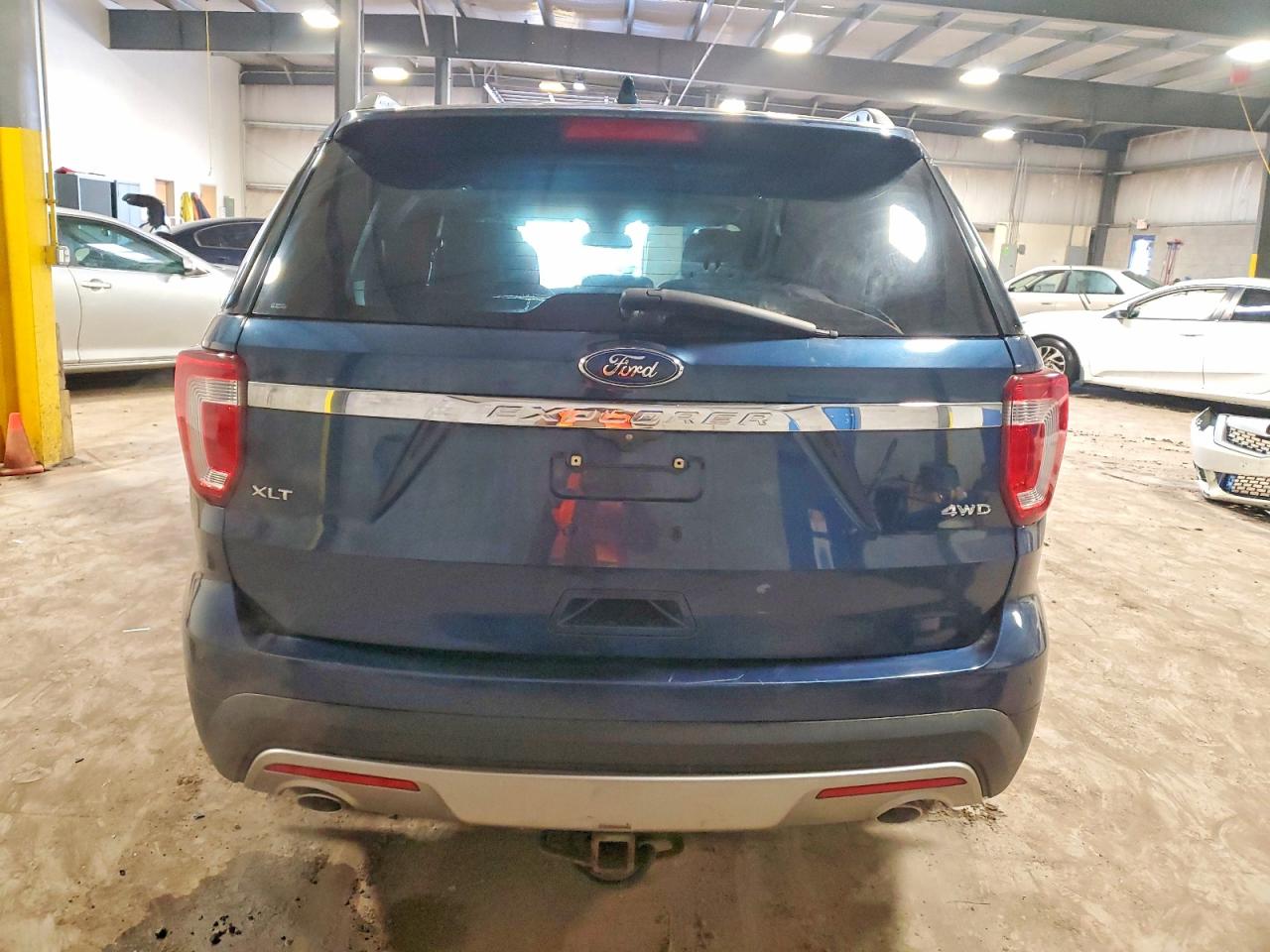 2017 FORD EXPLORER XLT photo 6