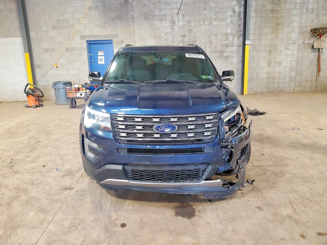 2017 FORD EXPLORER XLT photo 5