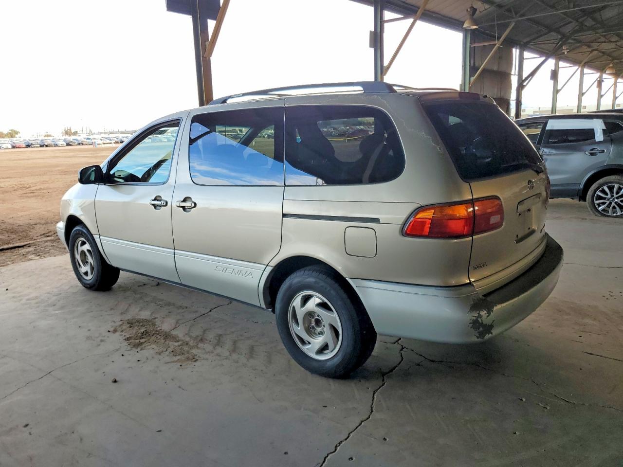 2000 TOYOTA SIENNA LE photo 2