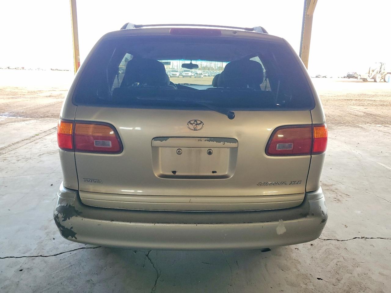 2000 TOYOTA SIENNA LE photo 6