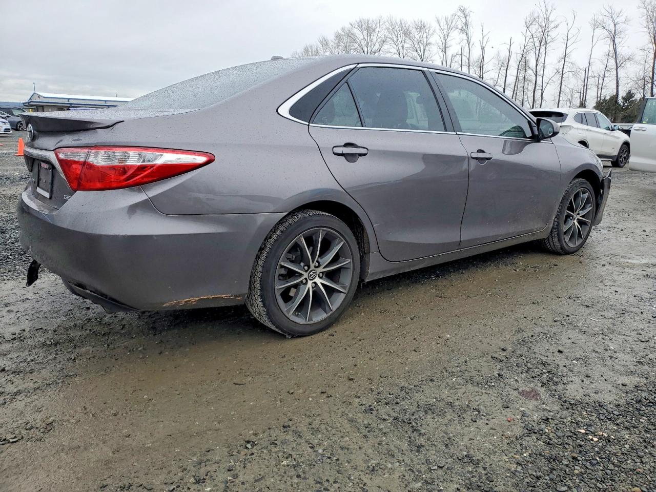 2017 TOYOTA CAMRY LE photo 3
