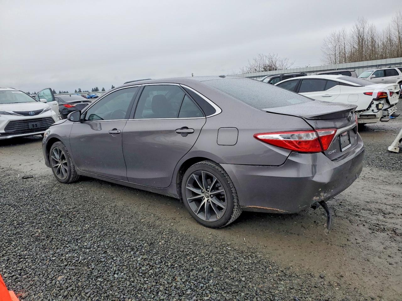 2017 TOYOTA CAMRY LE photo 2