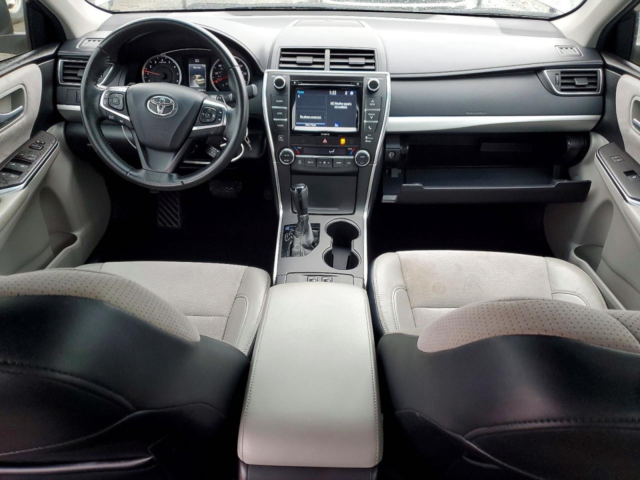 2017 TOYOTA CAMRY LE photo 8