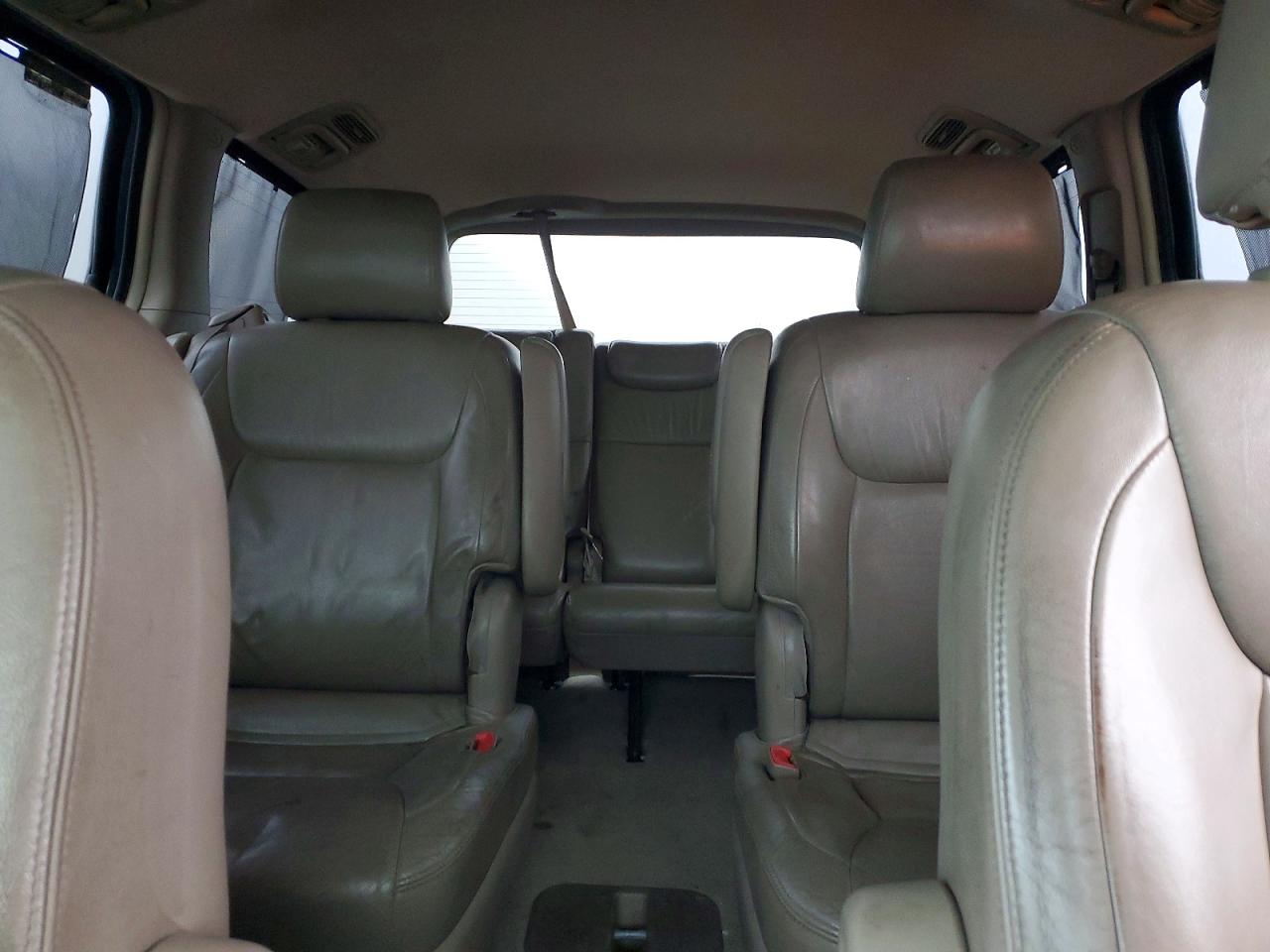 2004 TOYOTA SIENNA XLE photo 10