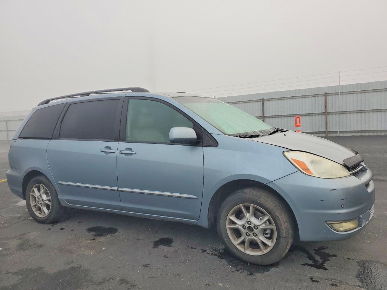 2004 TOYOTA SIENNA XLE photo 4