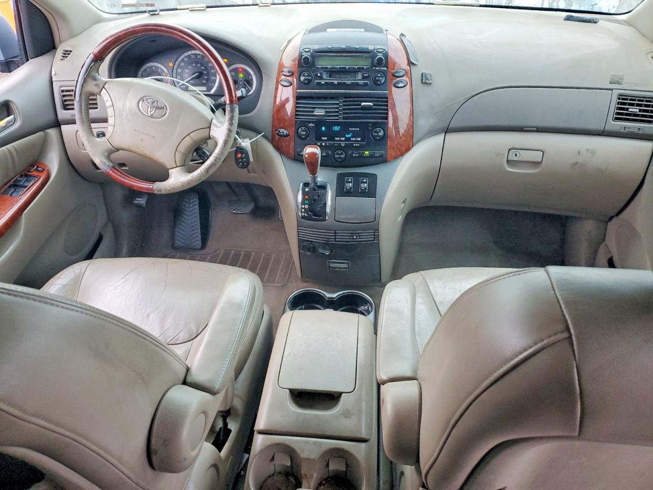 2004 TOYOTA SIENNA XLE photo 8