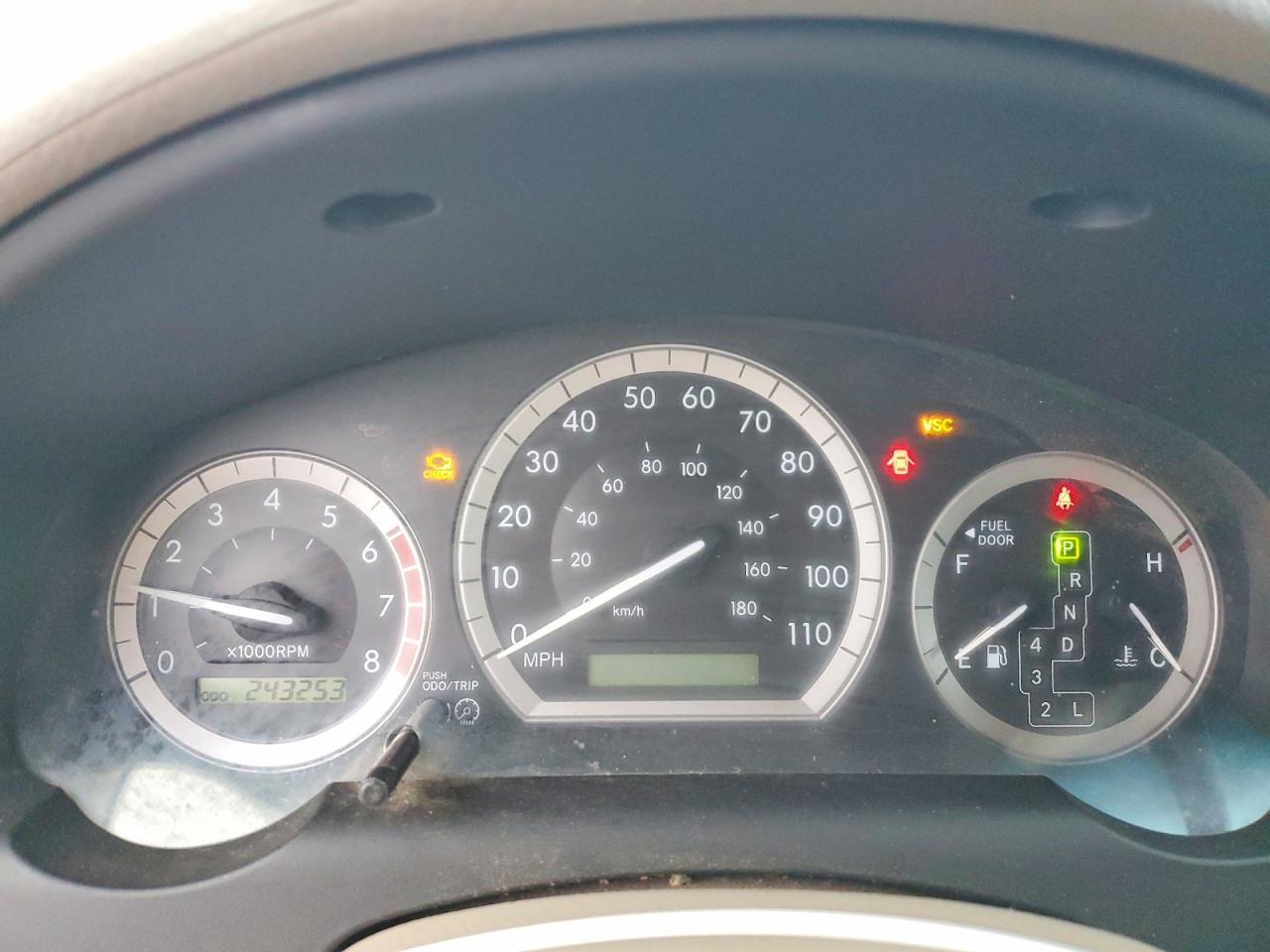 2004 TOYOTA SIENNA XLE photo 9