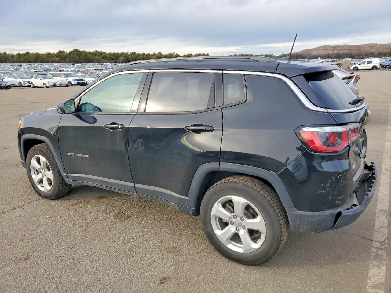 2019 JEEP COMPASS LATITUDE photo 2