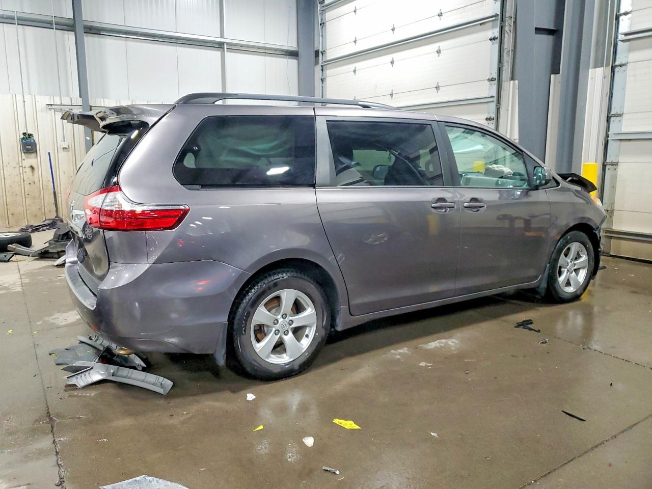 2016 TOYOTA SIENNA LE 8-PASSENGER photo 3
