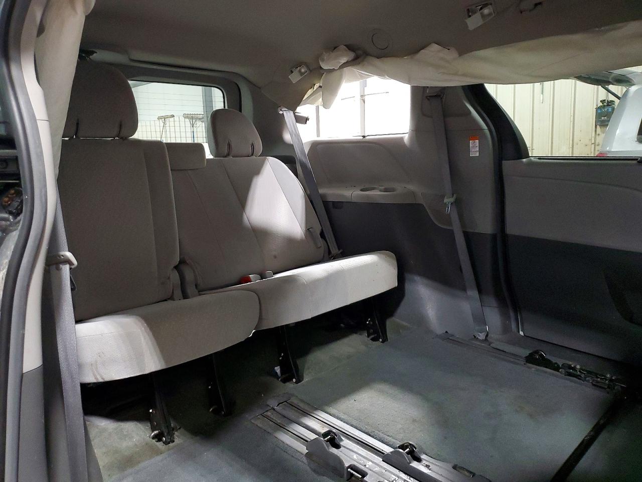 2016 TOYOTA SIENNA LE 8-PASSENGER photo 11
