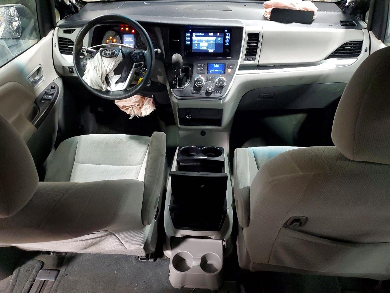 2016 TOYOTA SIENNA LE 8-PASSENGER photo 8