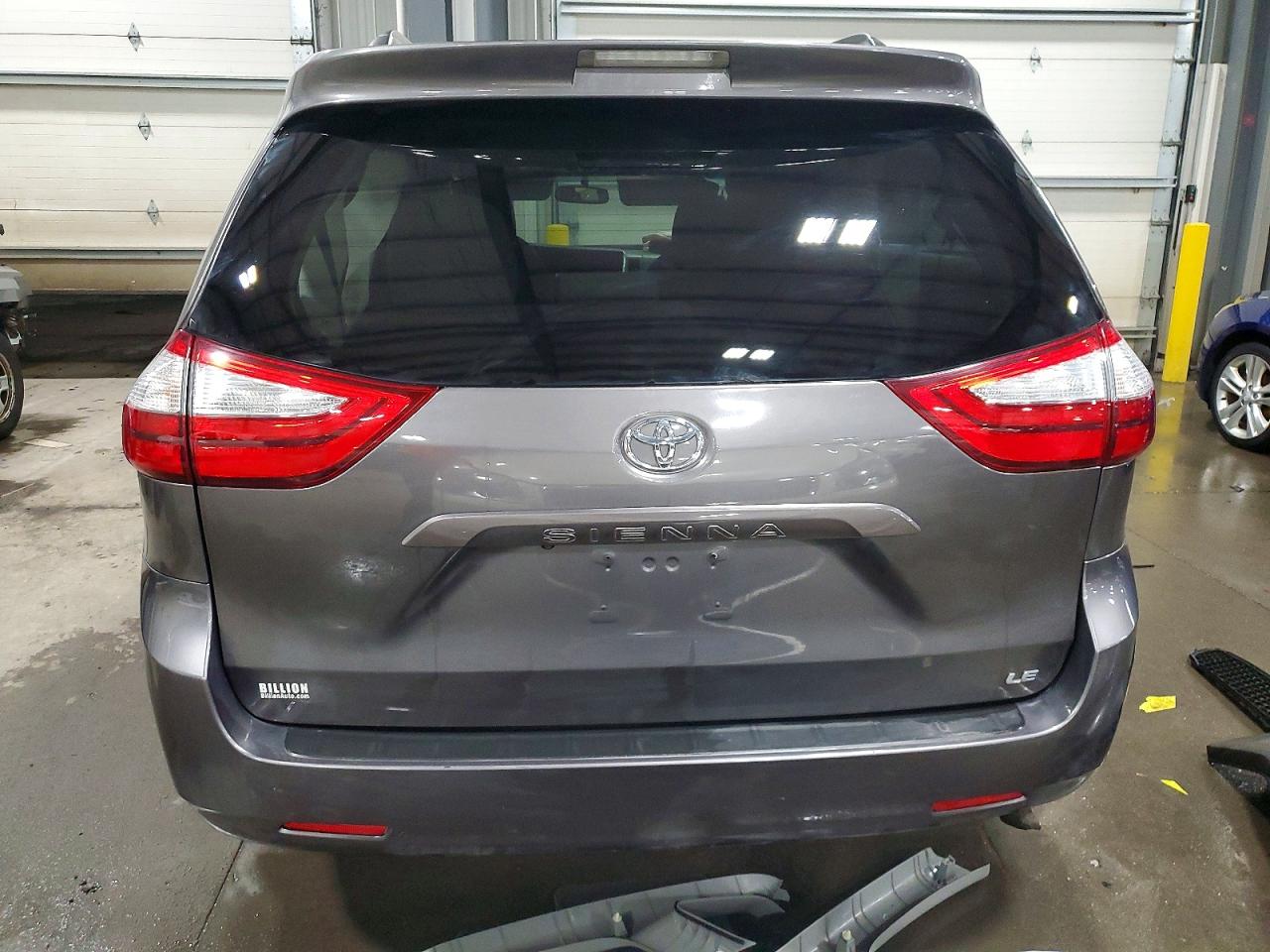 2016 TOYOTA SIENNA LE 8-PASSENGER photo 6