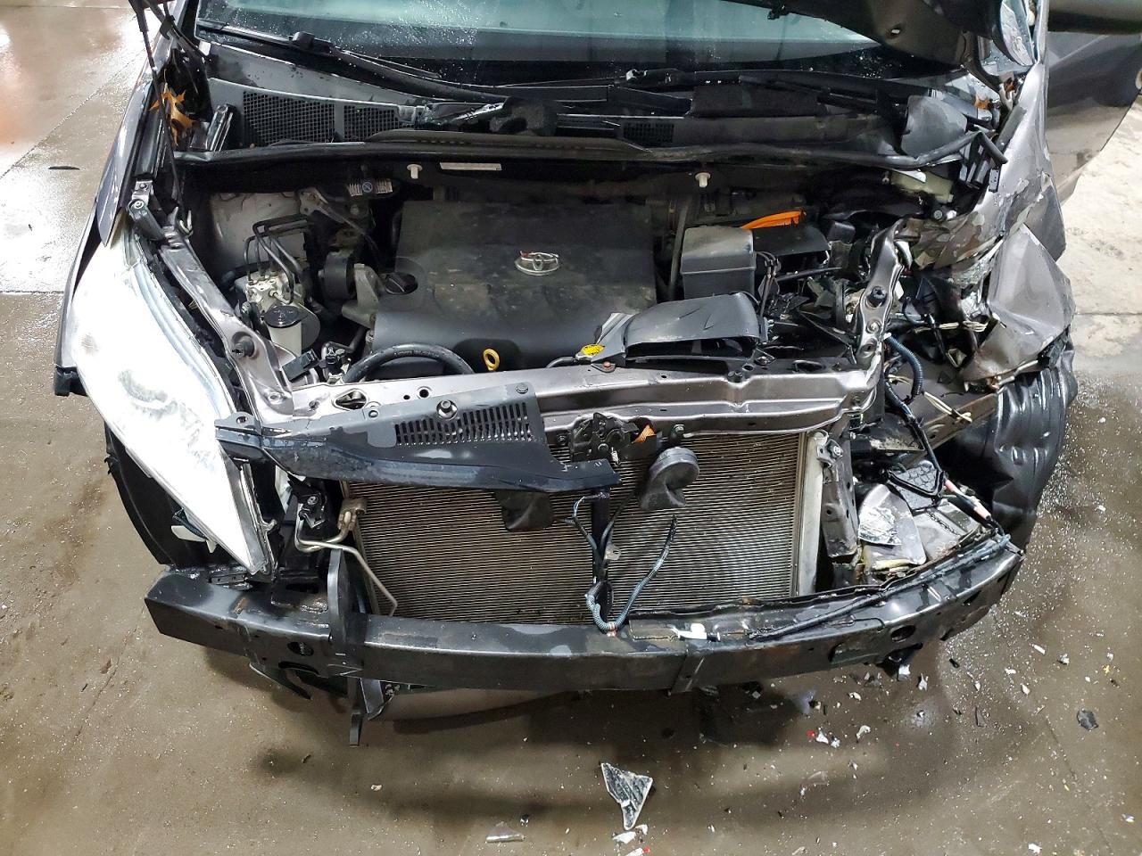 2016 TOYOTA SIENNA LE 8-PASSENGER photo 12