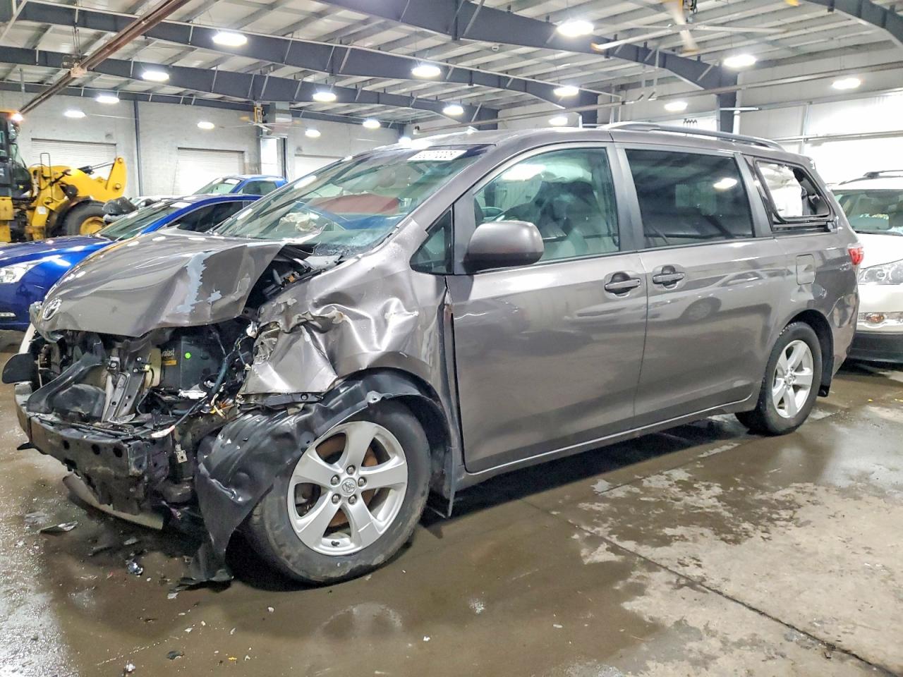 2016 TOYOTA SIENNA