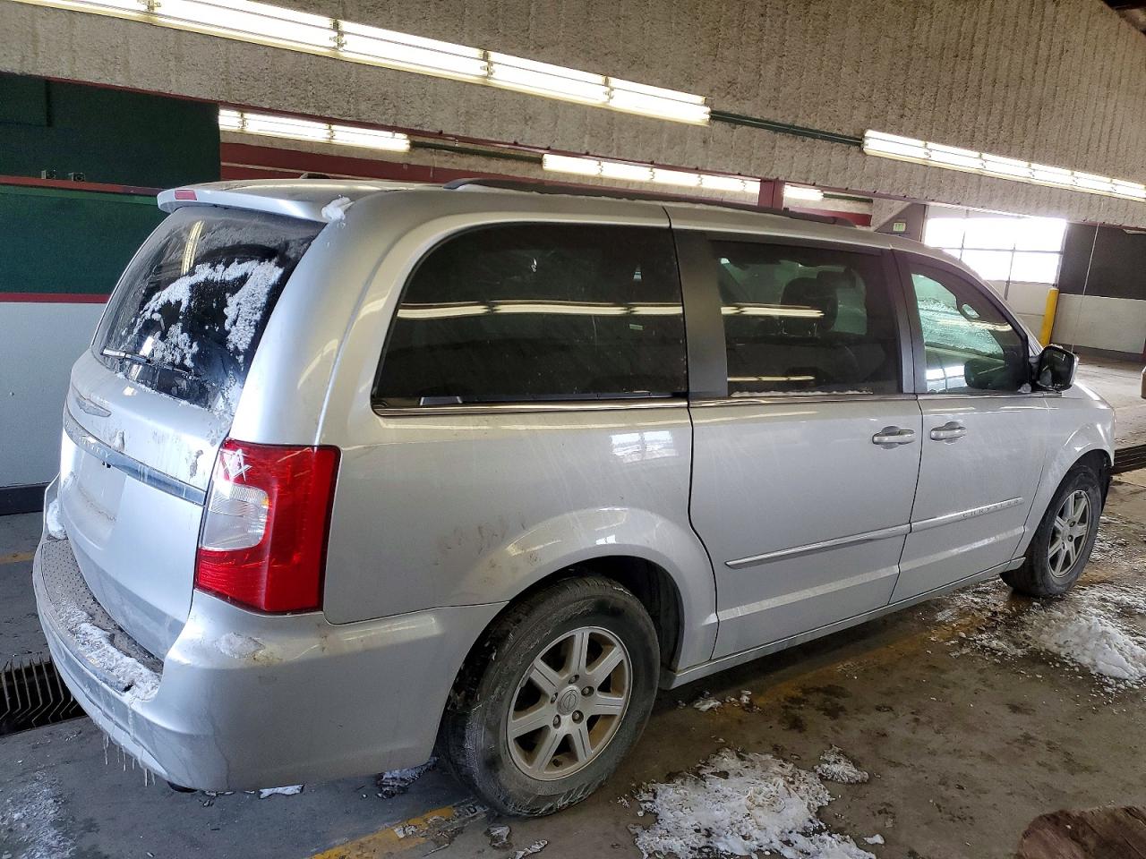 2012 CHRYSLER TOWN & COUNTRY TOURING photo 5
