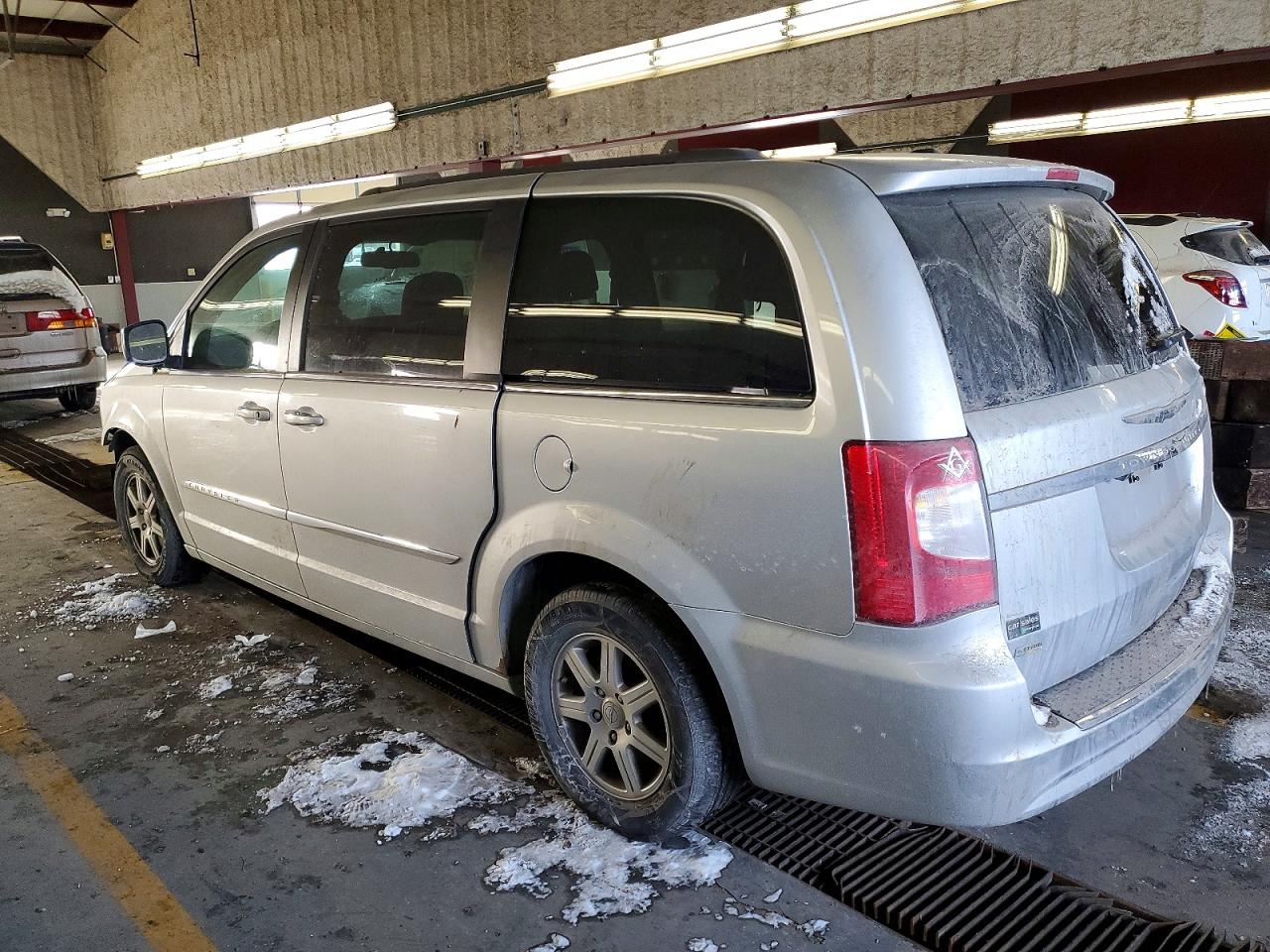 2012 CHRYSLER TOWN & COUNTRY TOURING photo 3
