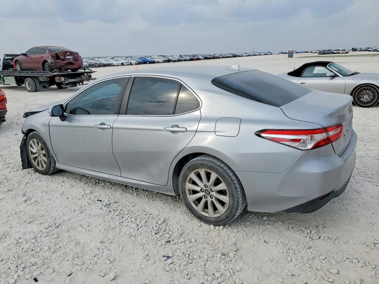 2019 TOYOTA CAMRY L photo 2