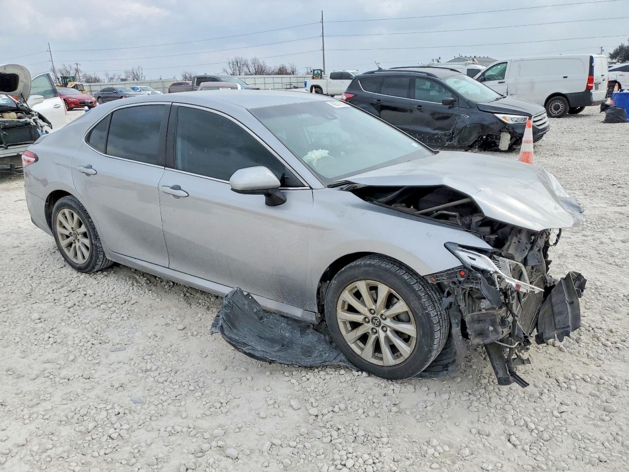 2019 TOYOTA CAMRY L photo 4