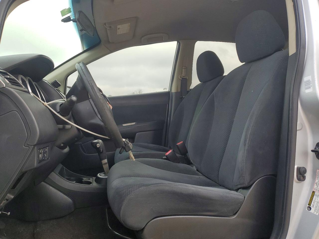 2011 NISSAN VERSA photo 7