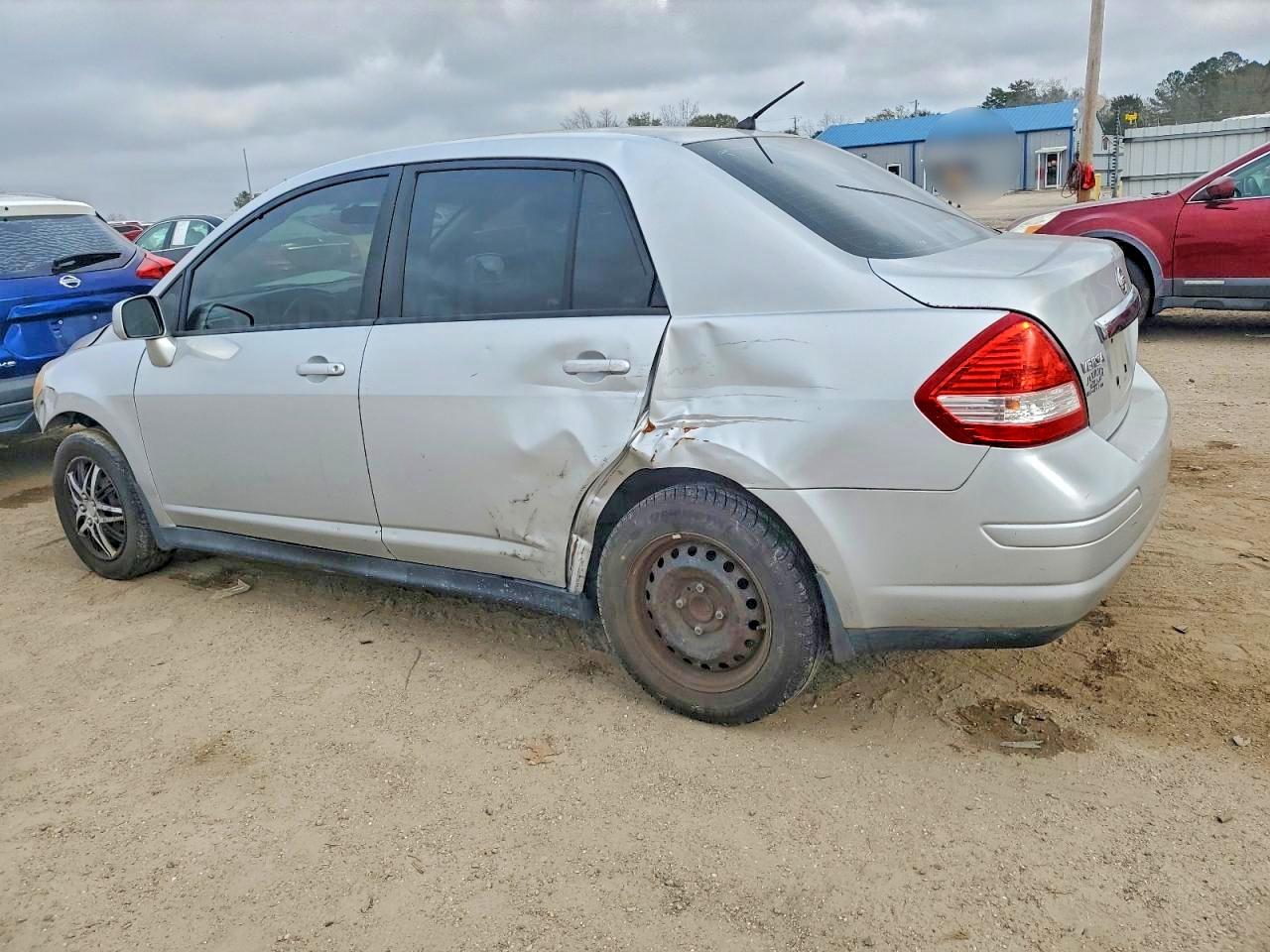 2011 NISSAN VERSA photo 2