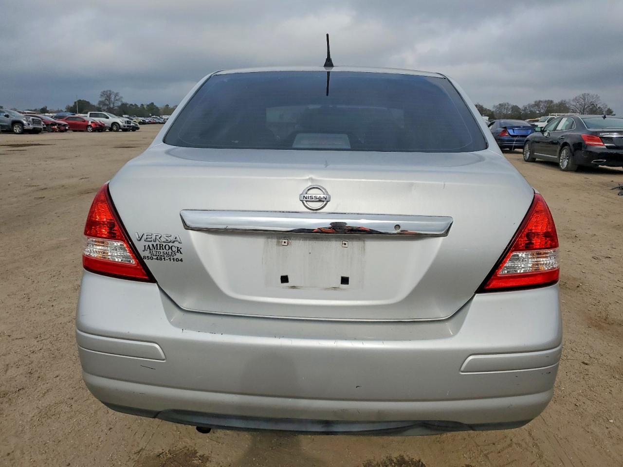 2011 NISSAN VERSA photo 6
