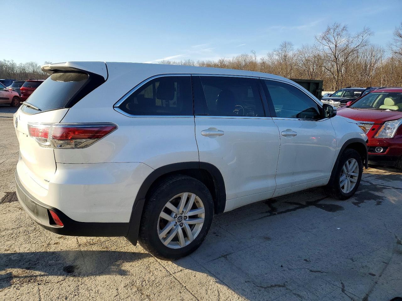 2016 TOYOTA HIGHLANDER LE photo 3