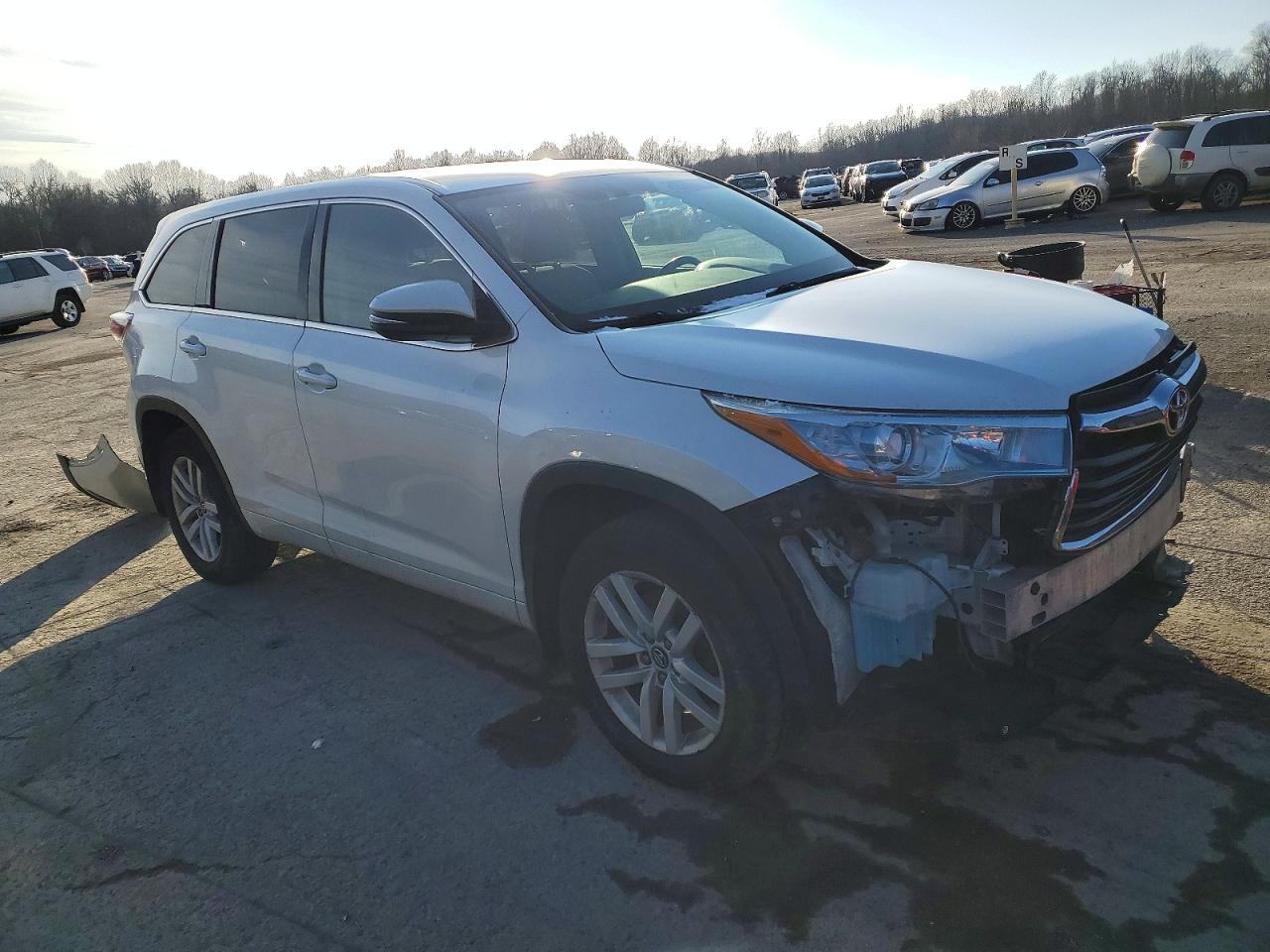 2016 TOYOTA HIGHLANDER LE photo 4
