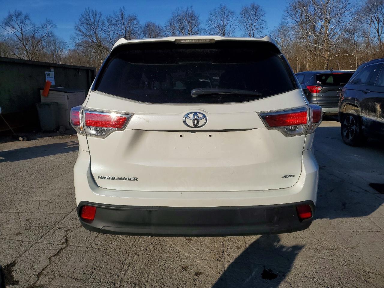 2016 TOYOTA HIGHLANDER LE photo 6