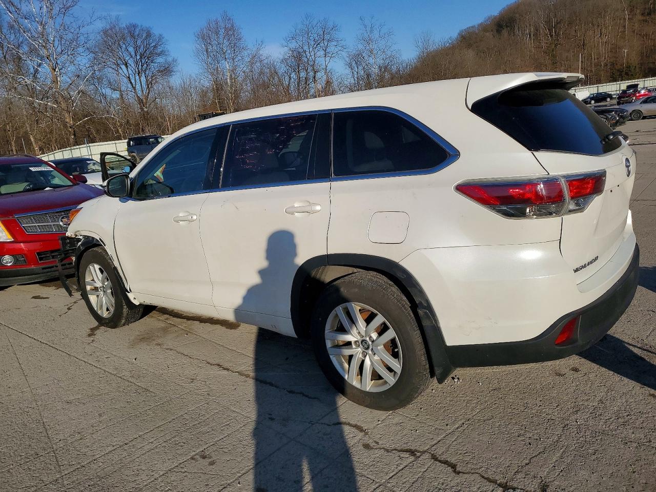 2016 TOYOTA HIGHLANDER LE photo 2
